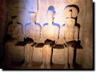 Sanctuaire du temple de Ramses II, statues de Ptah, Amon, Ramss et R (Abou Simbel) 